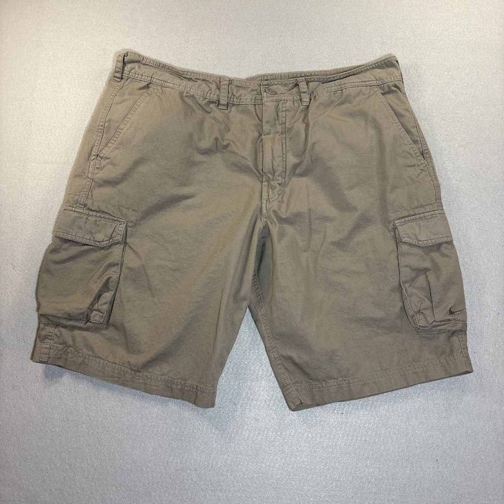 Nike‎ Mens Cargo Shorts Tan Khaki Size 38 Y2K The Athletic Dept Embroidered Logo